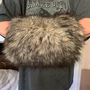 Faux fur hand warmer